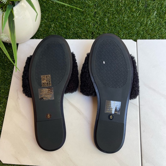 Tory Burch Shoes Tory Burch Aspen
Black Shearling Slide size 6 new $229 - Picture 9 of 14